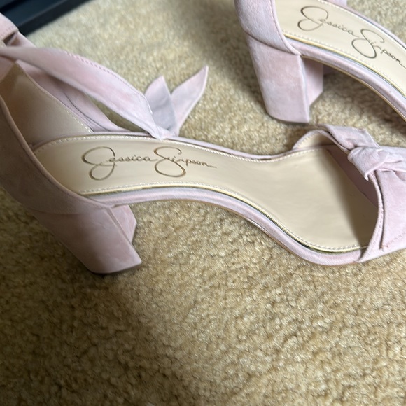 Pink heels - Picture 2 of 5